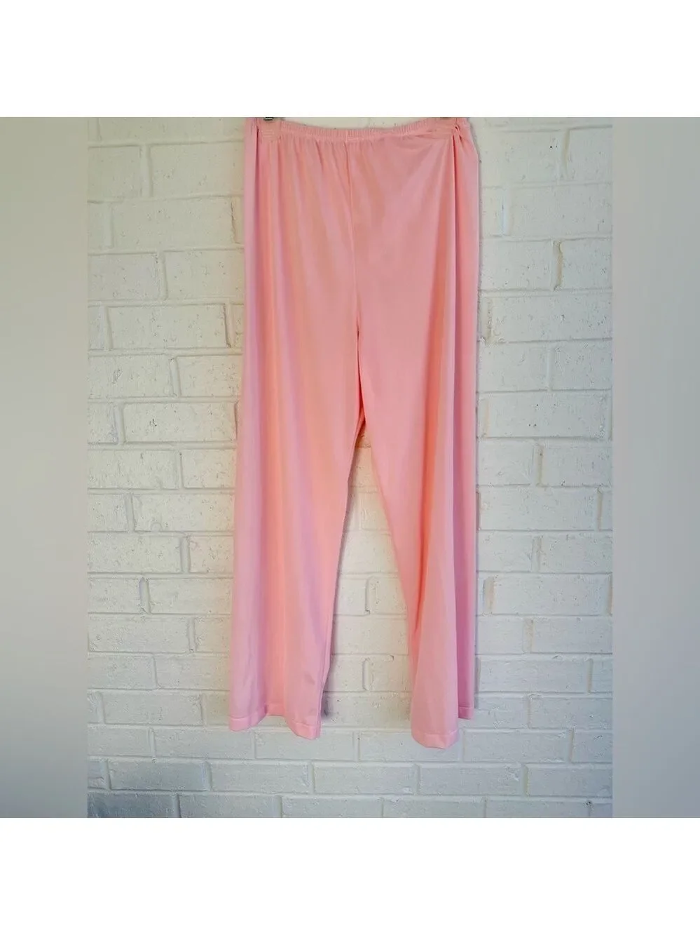 Vanity Fair Pink Pajama Pants. Size Medium. Excellent condition.